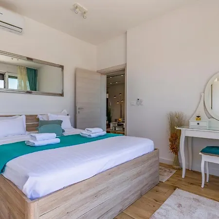Patras - Pool Mit Hydromassage - Istriensonne 0673 פולה