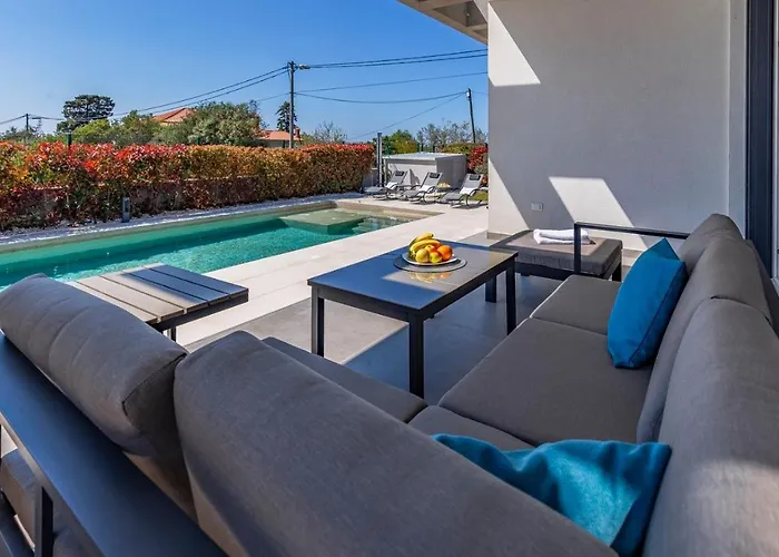 Patras - Pool Mit Hydromassage - Istriensonne 0673 * 풀라