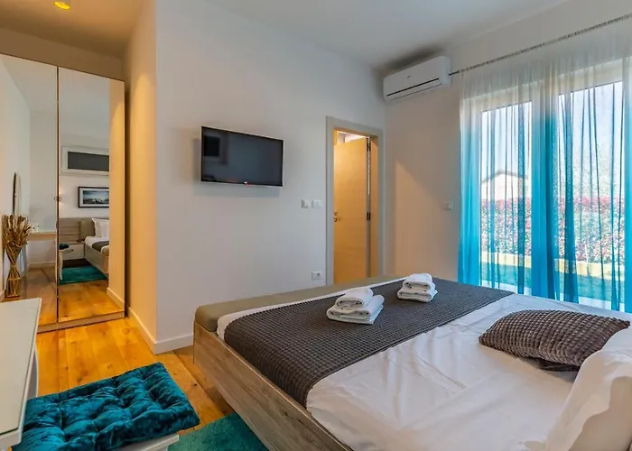 Patras - Pool Mit Hydromassage - Istriensonne 0673 풀라