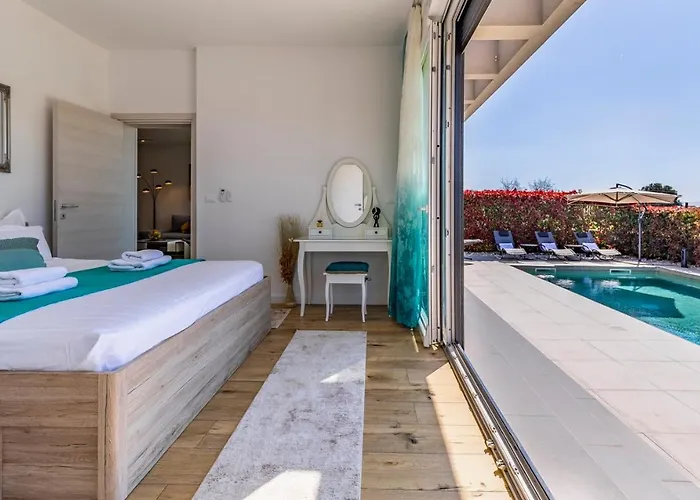 Patras - Pool Mit Hydromassage - Istriensonne 0673 * 풀라