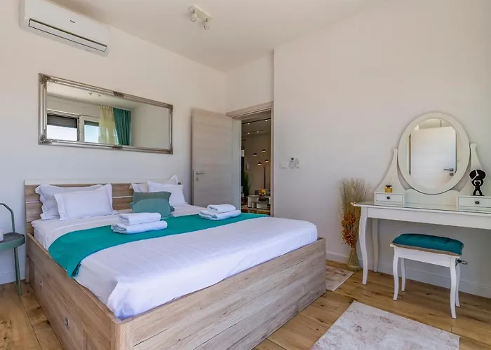 Patras - Pool Mit Hydromassage - Istriensonne 0673 풀라