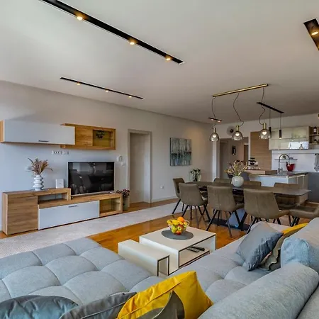 Patras - Pool Mit Hydromassage - Istriensonne 0673