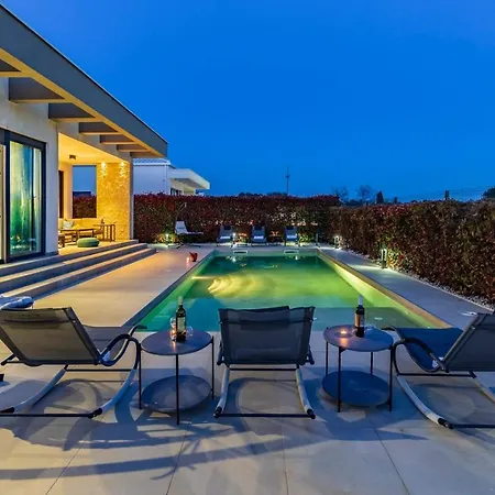 Villa Patras - Pool Mit Hydromassage - Istriensonne 0673 *