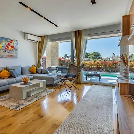 Villa Patras - Pool Mit Hydromassage - Istriensonne 0673 Pula