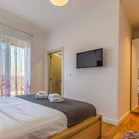 Patras - Pool Mit Hydromassage - Istriensonne 0673 * Pula