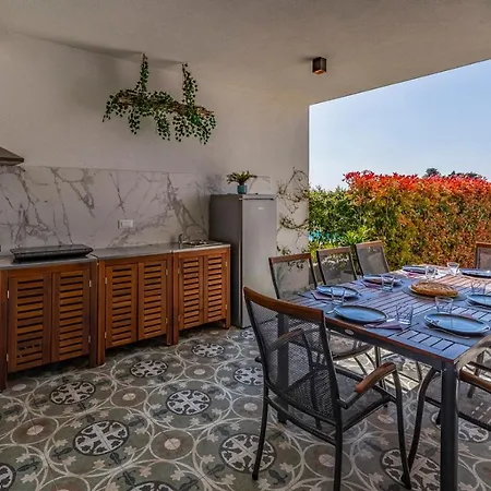 Willa Patras - Pool Mit Hydromassage - Istriensonne 0673