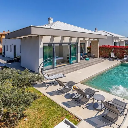 Patras - Pool Mit Hydromassage - Istriensonne 0673 * Pula