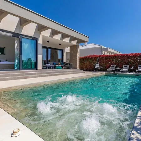 Villa Patras - Pool Mit Hydromassage - Istriensonne 0673