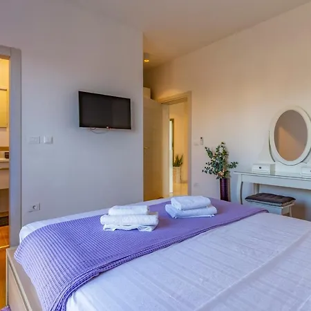 Villa Patras - Pool Mit Hydromassage - Istriensonne 0673