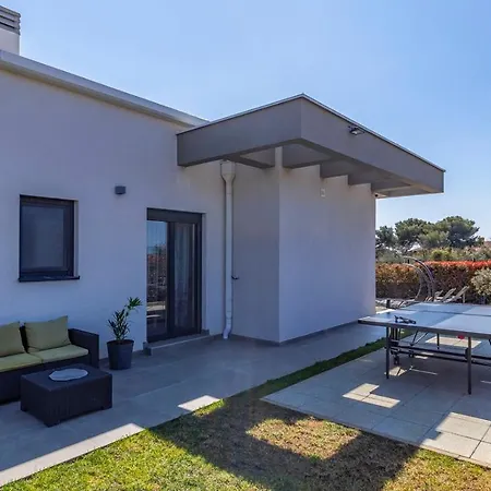 Patras - Pool Mit Hydromassage - Istriensonne 0673 *