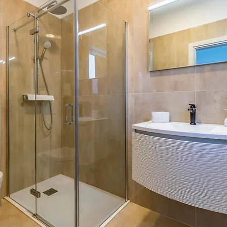 Patras - Pool Mit Hydromassage - Istriensonne 0673