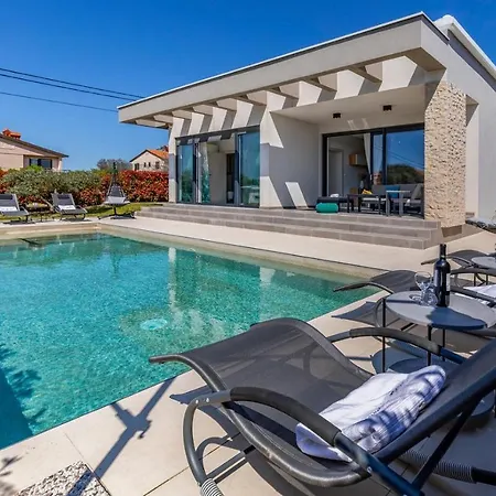 Willa Patras - Pool Mit Hydromassage - Istriensonne 0673 Pula