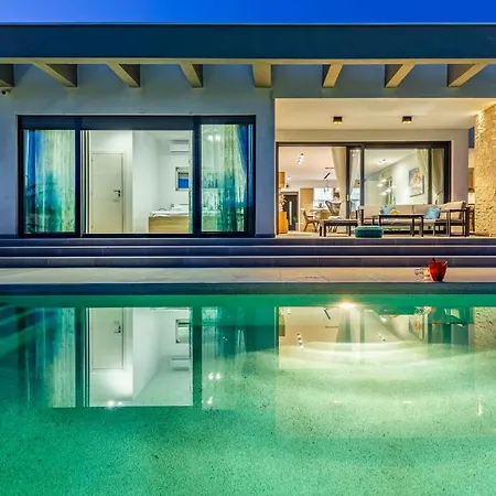 Patras - Pool Mit Hydromassage - Istriensonne 0673 Willa