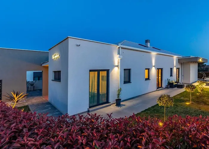 Вілла Patras - Pool Mit Hydromassage - Istriensonne 0673