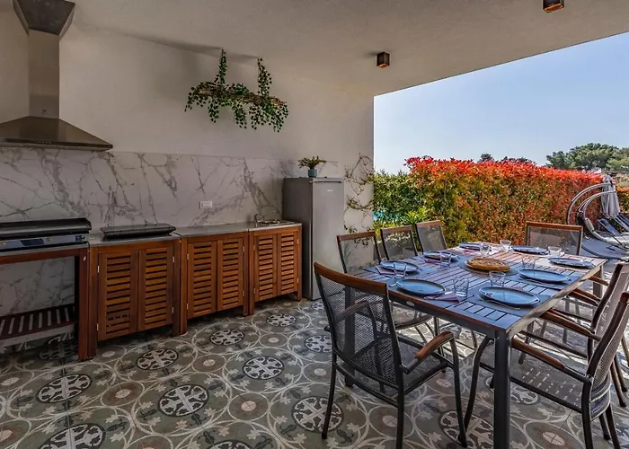 Вілла Patras - Pool Mit Hydromassage - Istriensonne 0673