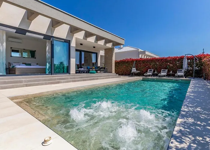 Вілла Patras - Pool Mit Hydromassage - Istriensonne 0673