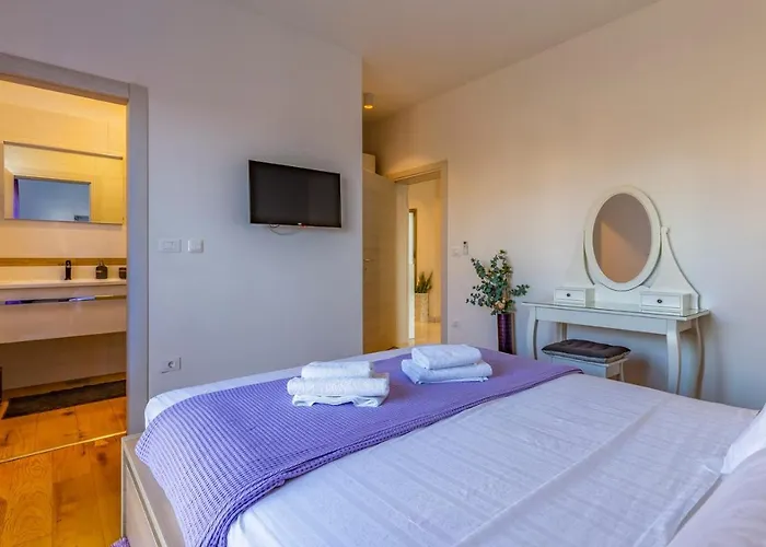 Вілла Patras - Pool Mit Hydromassage - Istriensonne 0673