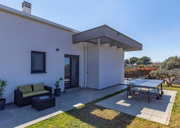 Patras - Pool Mit Hydromassage - Istriensonne 0673 *