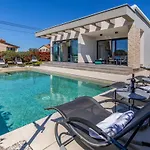 فيلة Patras - Pool Mit Hydromassage - Istriensonne 0673 بولا